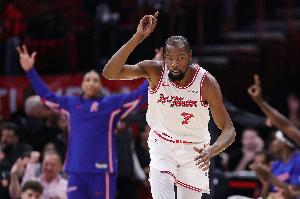 还不够！杜兰特上半场11中6得15分3板2助1帽 4失误太多了